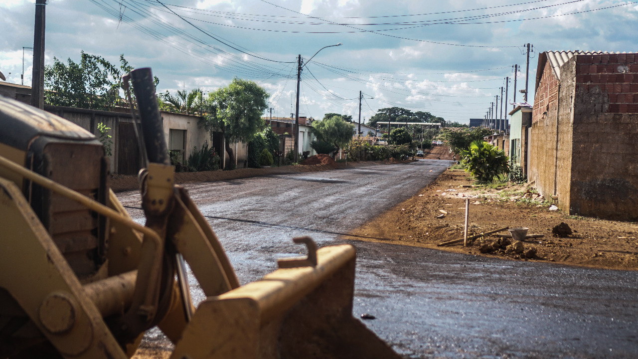 Asfalto: obras de pavimentação asfáltica no setor Manoel Queiroz seguem a todo vapor